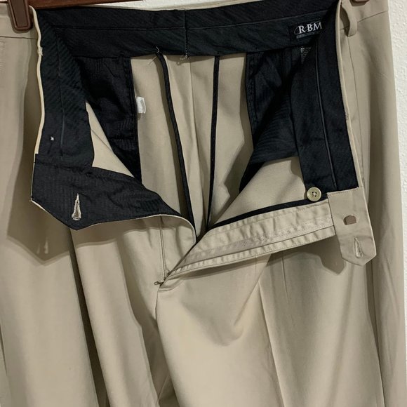 PreLoved, RBM Platinum 42x30 “Tan” Men's Pleated w/Cuffed Leg Dress Pant (T42) - Picture 3 of 9
